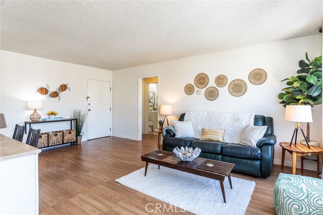 250 Linden Avenue, Long Beach CA: https://media.crmls.org/medias/59ff25ac-8d33-46bd-8cff-0bfcbafb2a63.jpg