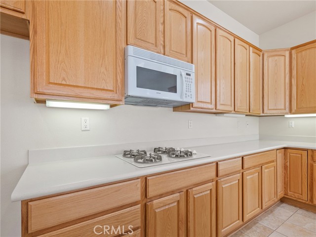 Detail Gallery Image 10 of 38 For 19301 Galloping Hill Rd, Apple Valley,  CA 92308 - 2 Beds | 2/1 Baths