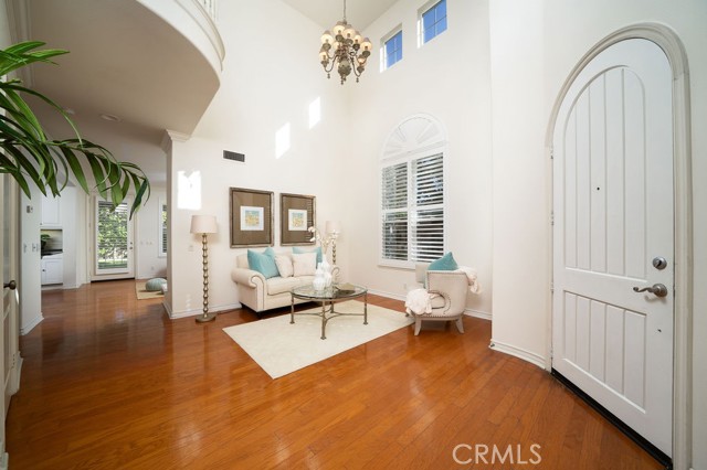 26 Upland, Irvine CA: https://media.crmls.org/medias/59ffeb71-f9c0-445e-8748-30f11b47ccdf.jpg