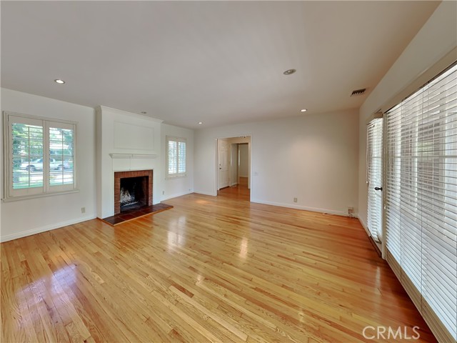 Detail Gallery Image 14 of 23 For 3662 Yorkshire Rd, Pasadena,  CA 91107 - 3 Beds | 2 Baths