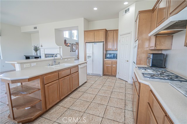 Detail Gallery Image 15 of 45 For 22440 Skylake Pl, Saugus,  CA 91390 - 5 Beds | 3/1 Baths