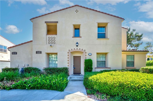 78 Talisman, Irvine CA: https://media.crmls.org/medias/5a01f8a6-8848-47fe-b5e3-11c1eb1d2f67.jpg