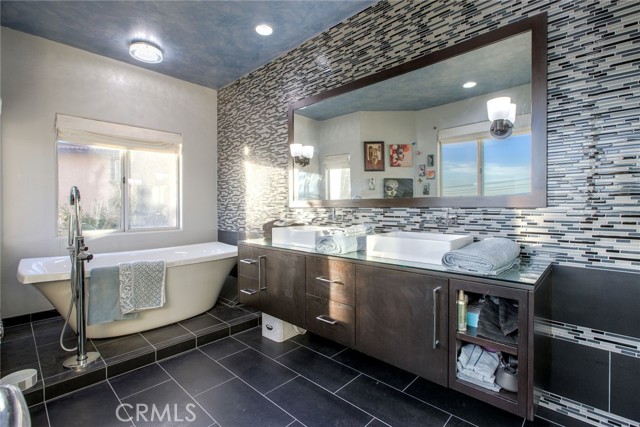 Detail Gallery Image 32 of 68 For 28856 Yosemite Pl, Canyon Lake,  CA 92587 - 3 Beds | 3/1 Baths
