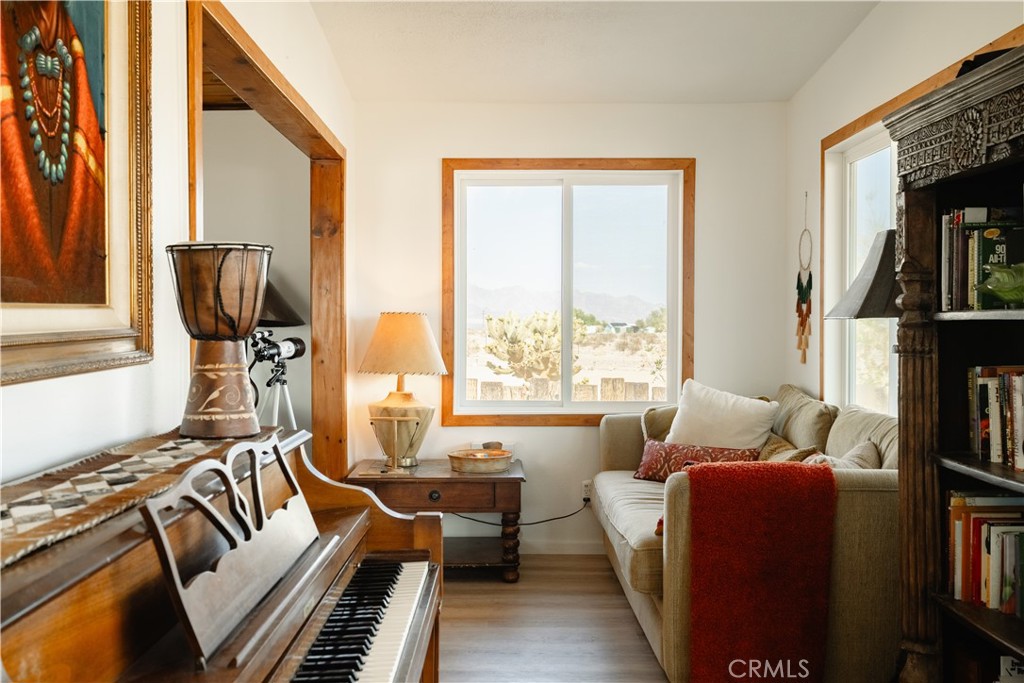 https://media.crmls.org/medias/5a0395e7-9b82-49be-89af-663f2f6ff99d.jpg?preset=X-Large