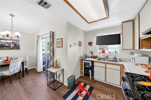 Detail Gallery Image 10 of 26 For 24208 Sylvan Glen Rd #E,  Diamond Bar,  CA 91765 - 2 Beds | 2 Baths