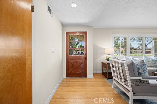 Detail Gallery Image 8 of 64 For 939 W Orange Rd, Santa Ana,  CA 92706 - 3 Beds | 2 Baths