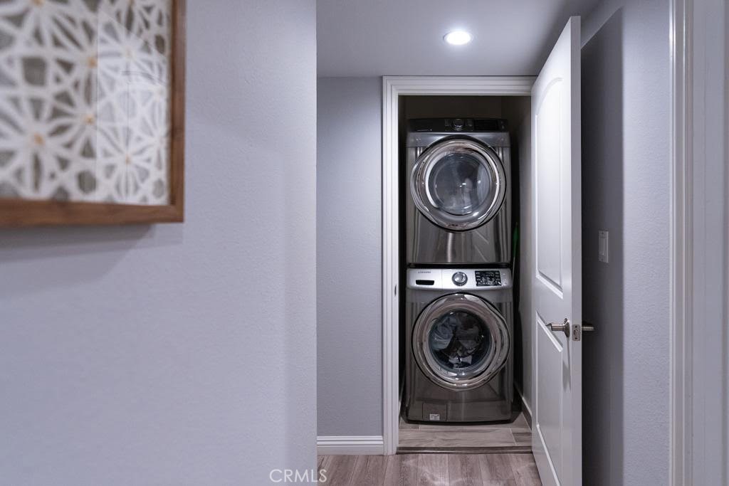 https://media.crmls.org/medias/5a0540e3-054a-4e23-831c-5688a4507739.jpg?preset=X-Large
