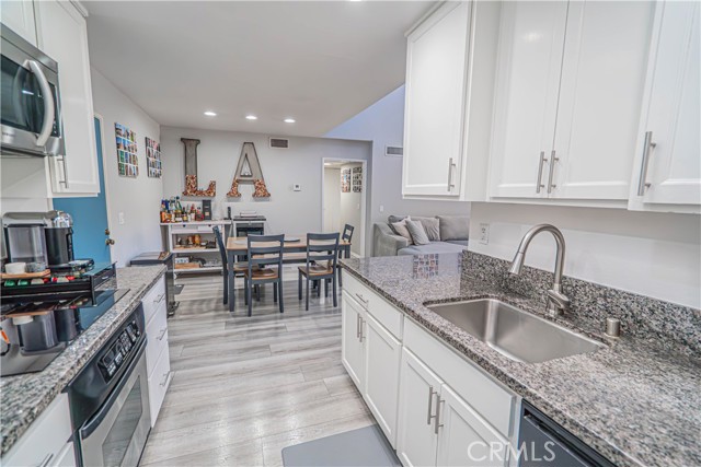 Detail Gallery Image 16 of 56 For 4239 via Arbolada #303,  Los Angeles,  CA 90042 - 2 Beds | 2 Baths