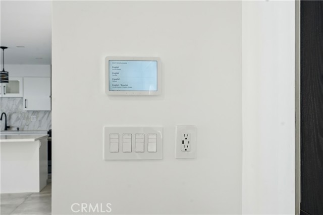 Detail Gallery Image 3 of 36 For 22255 Wyandotte, Canoga Park,  CA 91303 - 3 Beds | 2 Baths