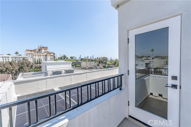 Detail Gallery Image 34 of 41 For 614 1/2 N Rampart Bld #1/2,  Silver Lake Los Angeles,  CA 90026 - 4 Beds | 4 Baths