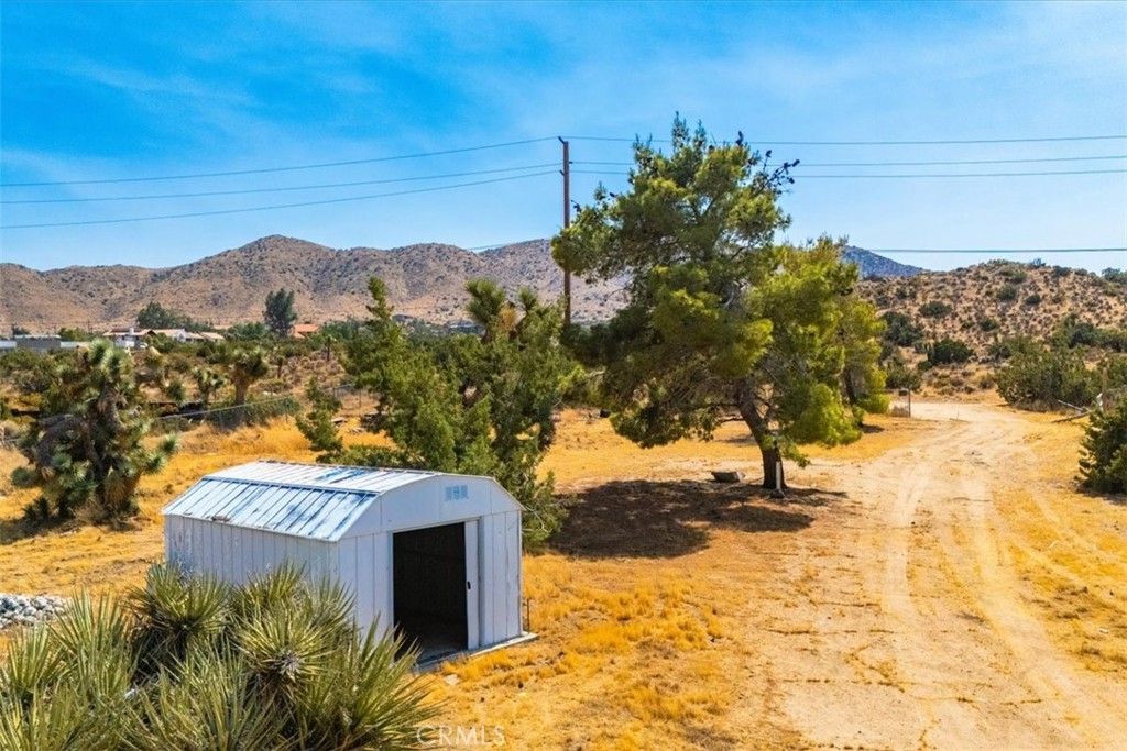 https://media.crmls.org/medias/5a07ff33-5a37-40bf-ad6c-8375f83c91af.jpg?preset=X-Large