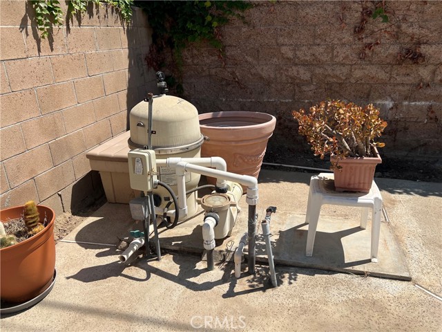 9810 Sharon Avenue, Riverside CA: https://media.crmls.org/medias/5a080ee3-fe82-40b5-b946-a873cdd223eb.jpg