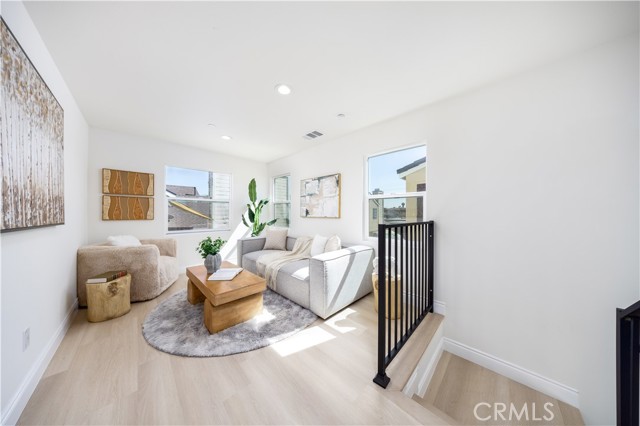737 Lewis Street, Pomona CA: https://media.crmls.org/medias/5a087469-f127-4e41-b126-dad6bb3033df.jpg