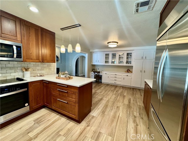 675 W Clark Street, Upland CA: https://media.crmls.org/medias/5a087970-a036-4184-99ca-92105f5b1d88.jpg