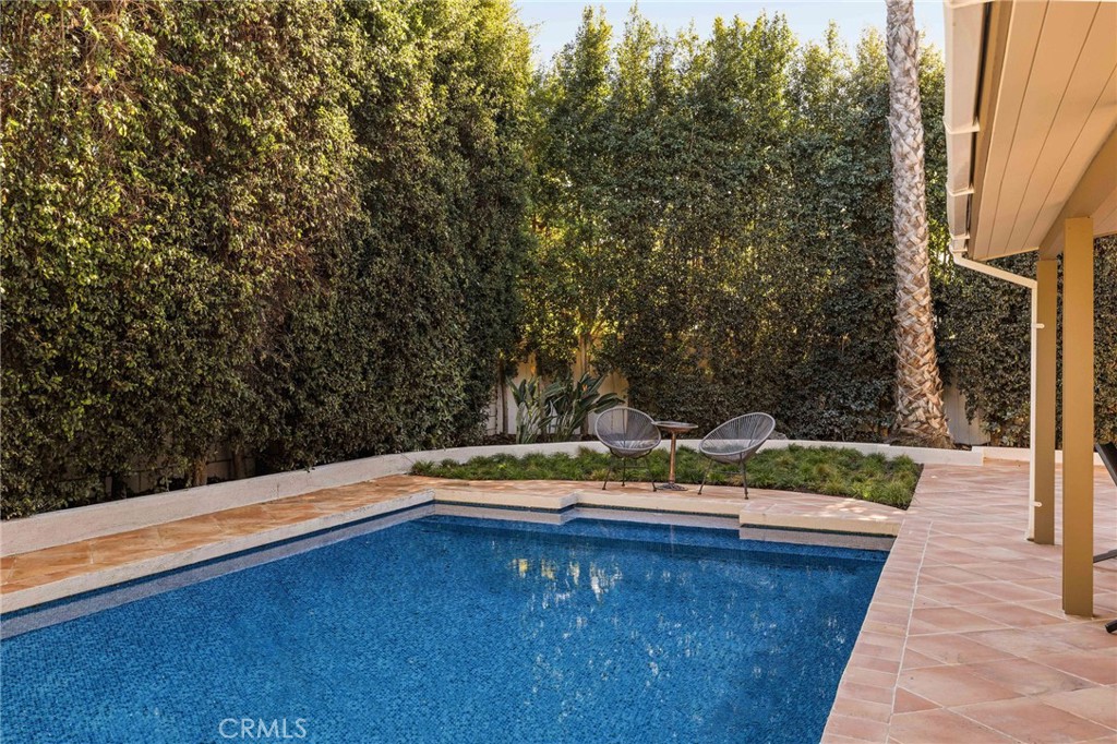 https://media.crmls.org/medias/5a090cac-8872-4f9f-bd9f-f8a56084339c.jpg?preset=X-Large