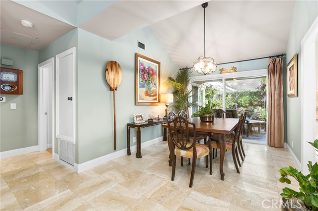 Detail Gallery Image 7 of 28 For 9 Singingwood #35, Irvine,  CA 92614 - 2 Beds | 2 Baths