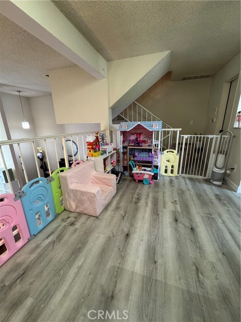 300 N Isabel Street, Glendale CA: https://media.crmls.org/medias/5a0a12af-6f22-4fb3-91d4-fe3619a04de9.jpg