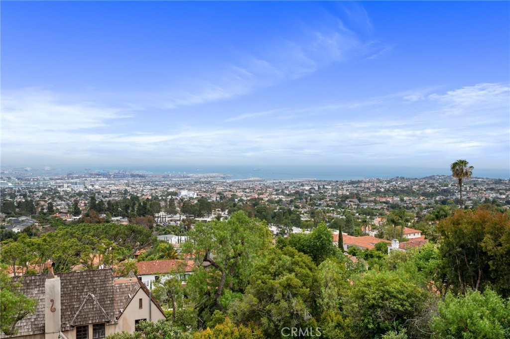 https://media.crmls.org/medias/5a0b0794-cb72-4b54-9592-8ab3fe1bf37e.jpg?preset=X-Large