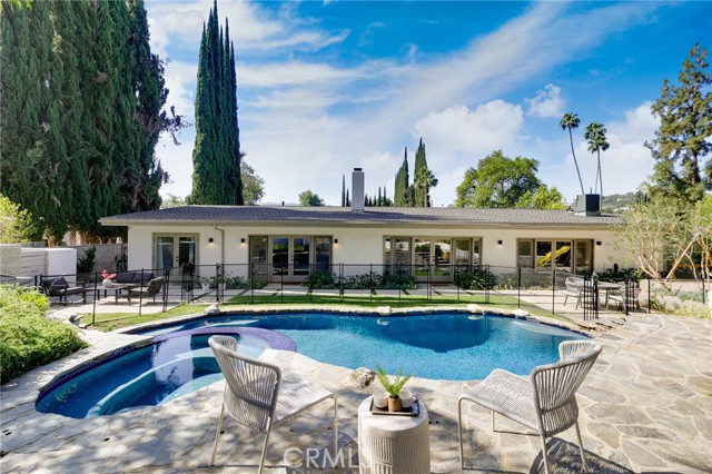 4676 Arriba Drive, Tarzana CA: https://media.crmls.org/medias/5a0c8880-40dc-462e-9d92-91bcc10f170c.jpg