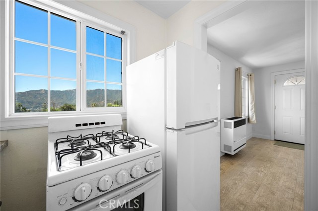 Detail Gallery Image 10 of 25 For 2526 Foothill Bld #1/2,  La Crescenta,  CA 91214 - 2 Beds | 1 Baths
