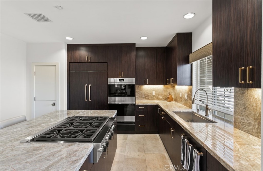 MLS #OC25243202 image #8