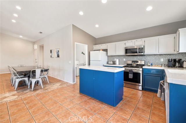 83250 Beverly Circle, Indio CA: https://media.crmls.org/medias/5a0d28c9-e457-4ed9-8fa5-8b92d8d77eee.jpg