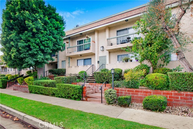 Detail Gallery Image 1 of 19 For 5055 Coldwater Canyon Ave #217,  Sherman Oaks,  CA 91423 - 3 Beds | 2 Baths