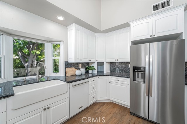 Image 16 of 63 For 3 Taylor Place