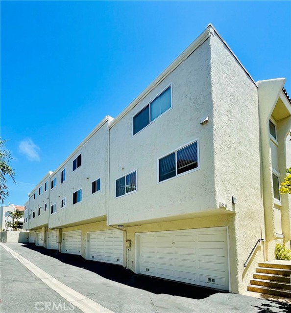 427 2nd Street, Hermosa Beach, California 90254, 3 Bedrooms Bedrooms, ,2 BathroomsBathrooms,Residential,Sold,2nd,SB22149099