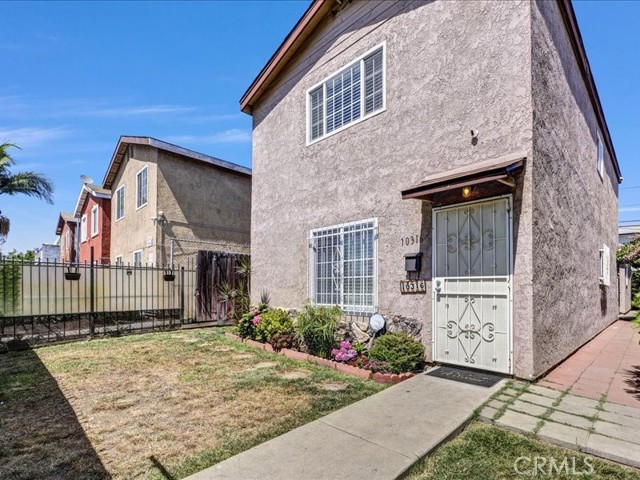 10316 S San Pedro Street, Los Angeles CA: https://media.crmls.org/medias/5a0f85c6-689d-4ca9-a4d9-1d1ea9fd6025.jpg