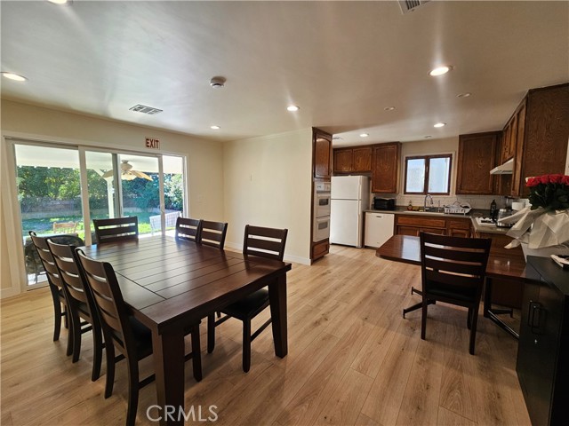 Detail Gallery Image 2 of 10 For 20152 Acre, Winnetka,  CA 91306 - 4 Beds | 2 Baths