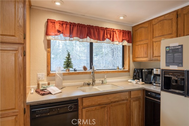 Detail Gallery Image 14 of 33 For 42324 Paramount, Big Bear Lake,  CA 92315 - 3 Beds | 2 Baths