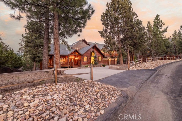 Detail Gallery Image 3 of 67 For 1046 Heritage, Big Bear City,  CA 92314 - 5 Beds | 4/1 Baths
