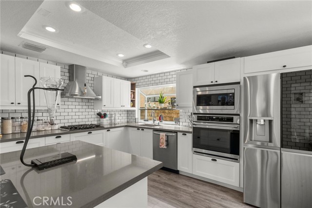 Detail Gallery Image 16 of 39 For 19777 Azure Field Dr, Newhall,  CA 91321 - 3 Beds | 3 Baths