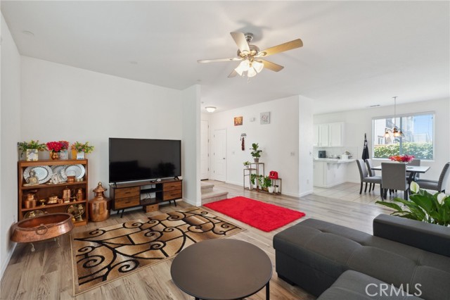 5529 N Valdez, Fresno CA: https://media.crmls.org/medias/5a120e21-bdd0-4bca-9d84-579f07922e79.jpg