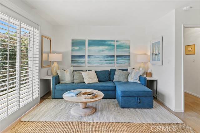 1570 Via Capri, Laguna Beach CA: https://media.crmls.org/medias/5a125d88-84b4-44b2-a041-6f5548ee9b42.jpg