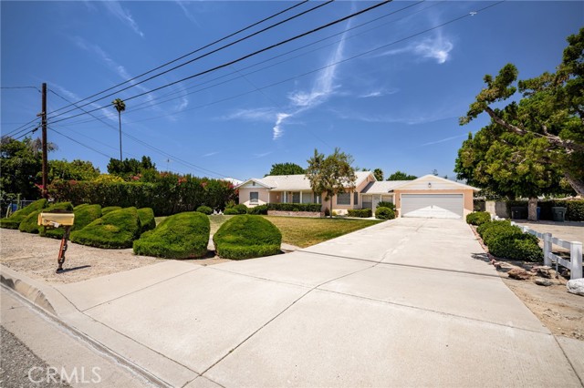 1830 E Victoria Avenue, San Bernardino CA: https://media.crmls.org/medias/5a12dceb-601c-4577-b016-12eb2c4f338e.jpg