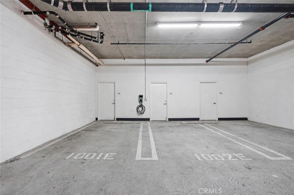 https://media.crmls.org/medias/5a12e494-bc03-4d18-bde8-26dfeb0fd719.jpg?preset=X-Large