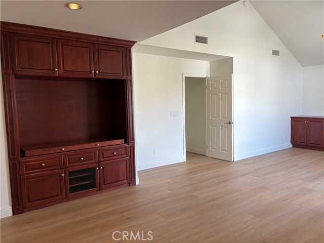 12 Longstreet, Irvine CA: https://media.crmls.org/medias/5a13077c-a997-4683-98e4-5ec11b5608dd.jpg