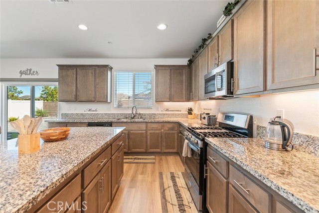 Detail Gallery Image 13 of 44 For 29244 Date Palm, Lake Elsinore,  CA 92530 - 4 Beds | 3 Baths