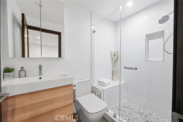 Detail Gallery Image 36 of 36 For 4444 Canoga Ave, Woodland Hills,  CA 91364 - 4 Beds | 4 Baths