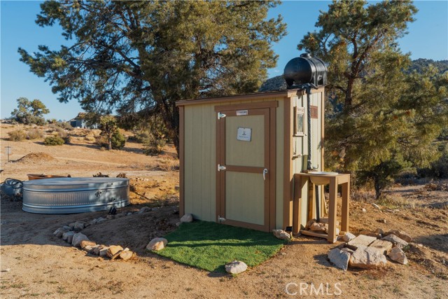 48317 Burns Canyon Road, Pioneertown CA: https://media.crmls.org/medias/5a142903-a4c0-4b98-b26c-b5d682f3da89.jpg