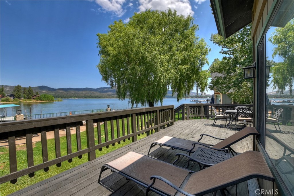 488 Lakeview Court