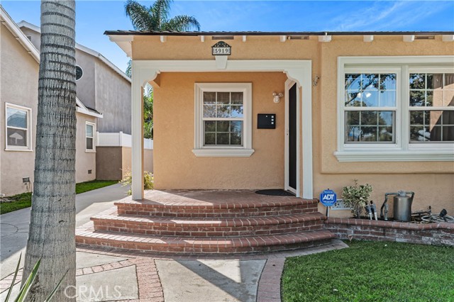 Detail Gallery Image 3 of 36 For 5919 Bellflower Bld, Lakewood,  CA 90713 - 3 Beds | 2 Baths