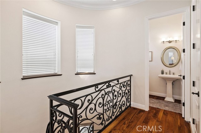 424 Marine Avenue, Manhattan Beach CA: https://media.crmls.org/medias/5a15fb3e-29b0-4a80-b38e-dd5843d358a9.jpg