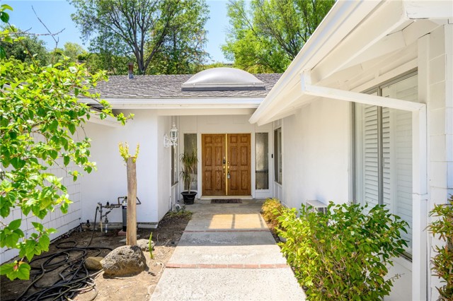 4035 Ellenita Avenue, Tarzana CA: https://media.crmls.org/medias/5a166ebb-5f0b-42a8-844b-284622dd8d21.jpg