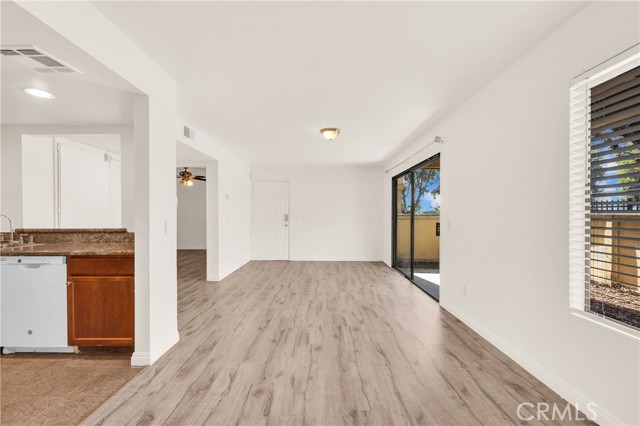 Detail Gallery Image 10 of 33 For 1110 W Blaine St #102,  Riverside,  CA 92507 - 2 Beds | 2 Baths
