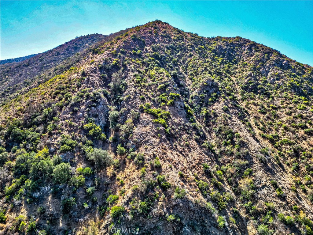 https://media.crmls.org/medias/5a179171-93d4-4fa3-963b-7ec6560cf49f.jpg?preset=X-Large