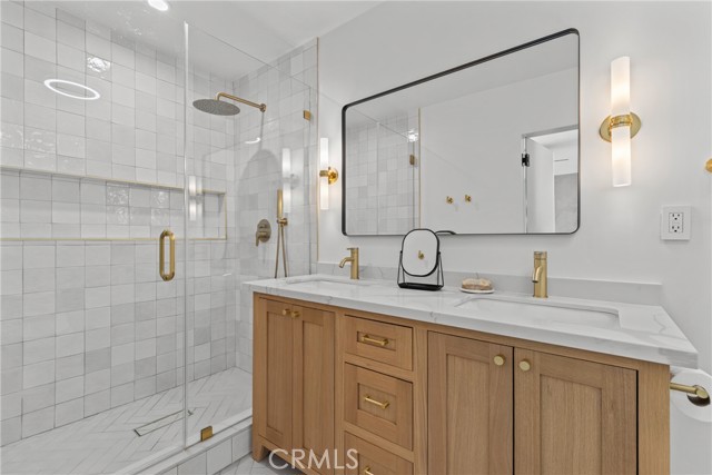 240 W Gainsborough Road, Thousand Oaks CA: https://media.crmls.org/medias/5a187b55-032a-4b42-add3-0d81c2d9018d.jpg