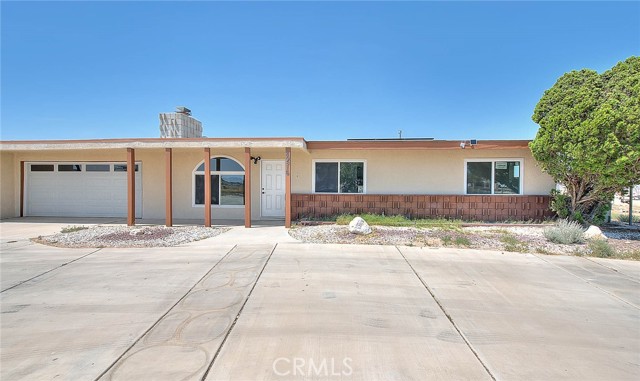 Detail Gallery Image 1 of 44 For 20916 Thunderbird Rd, Apple Valley,  CA 92307 - 3 Beds | 2 Baths